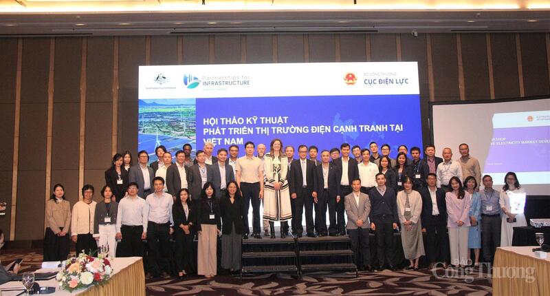 Các đại biểu, chuyên gia, khách mời chụp ảnh lưu niệm tại hội thảo. Ảnh: P.C