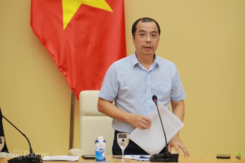 Phó Tổng giám đốc EVN Ngô Sơn Hải phát biểu tại cuộc họp