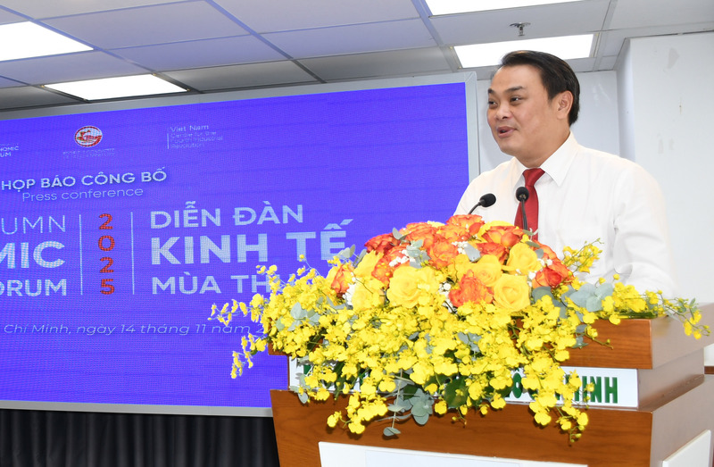 Ông Lê Trường Duy - Giám đốc HCMC C4IR, Phó Trưởng ban Thường trực Ban Tổ chức thông tin về Diễn đàn Kinh tế mùa Thu năm 2025 tại họp báo. Ảnh: Minh Khê.