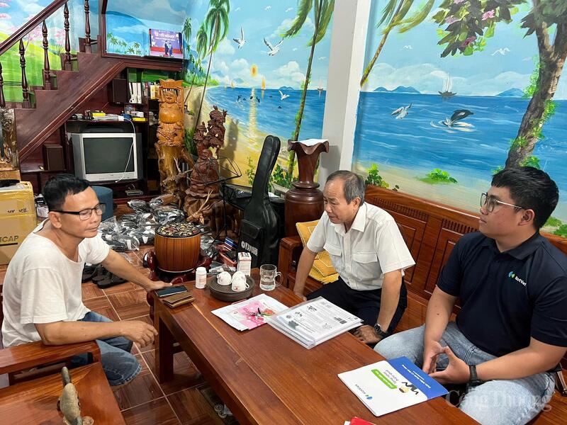 Thuế cơ sở 5 thành lập các tổ công tác phối hợp với UBND các xã đến các hộ gia đình tuyên truyền cho người dân.