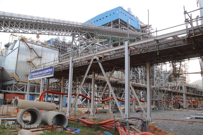 Cận cảnh Nhà máy Nhiệt điện Quảng Trạch I trong thời điểm nước rút hoàn thiện các hạng mục trọng yếu. Ảnh: Thanh Tuấn