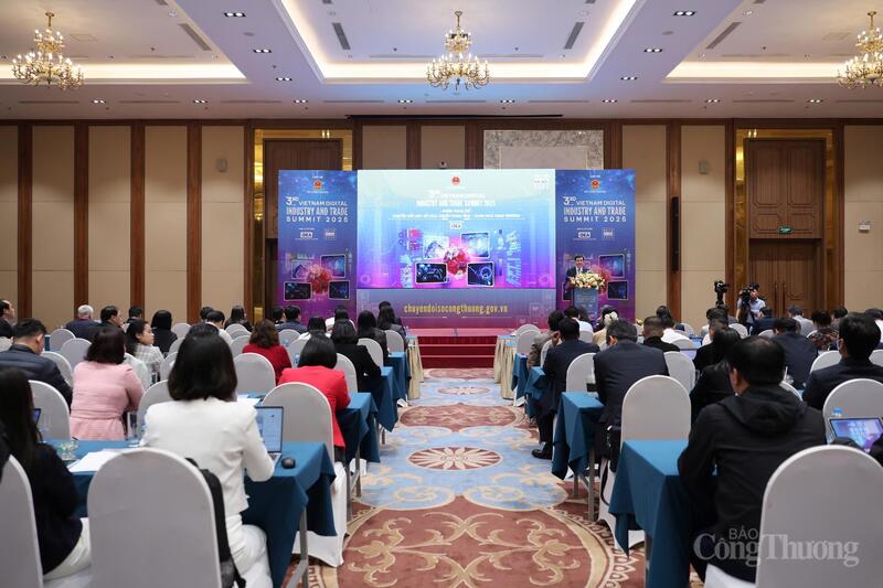 Diễn đàn Chuyển đổi số Ngành Công Thương lần thứ 3 với chủ đề “Chuyển đổi kép: số hóa chuỗi cung ứng - xanh hóa tăng trưởng”. Ảnh: Quỳnh Trang.