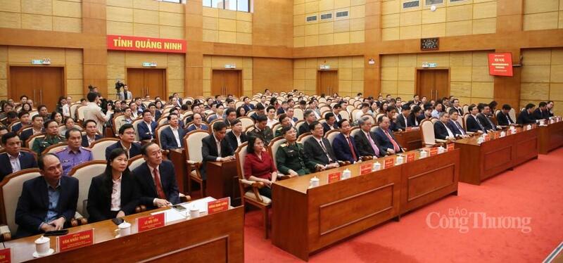 Các  đại biểu tham dự hội nghị.