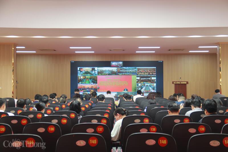 Hội nghị tại điểm cầu Bộ Công Thương. Ảnh: Thanh Tuấn