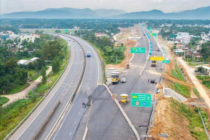 Cao tốc Quảng Ngãi - Hoài Nhơn dài 88 km là đoạn tuyến dài nhất trong 12 dự án thành phần cao tốc Bắc – Nam giai đoạn 2021 – 2025. Ảnh: Nguyễn Dương