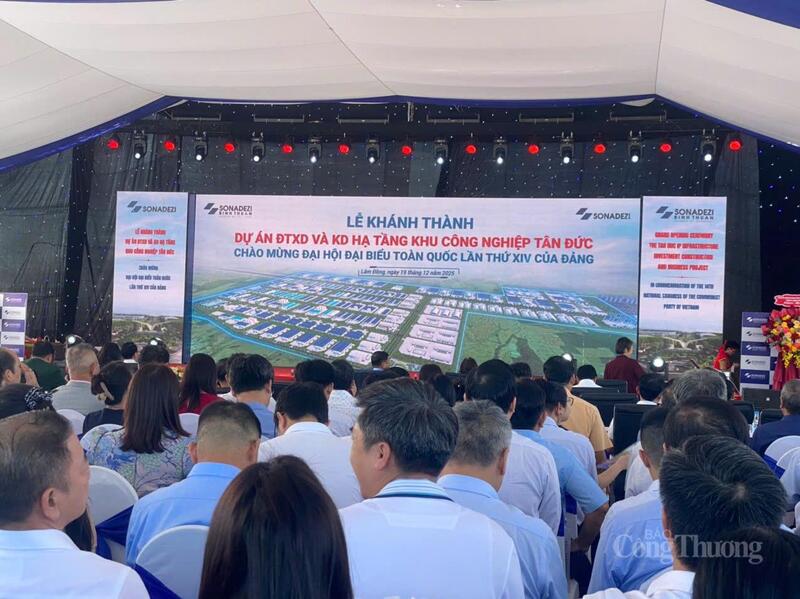 Quang cảnh Lễ khánh thành dự án Khu công nghiệp Tân Đức. Ảnh: Diễm Thương