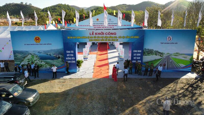 Quang cảnh Lễ khởi công dự án xây dựng đường bộ cao tốc Tân Phú - Bảo Lộc. Ảnh: Lê Sơn