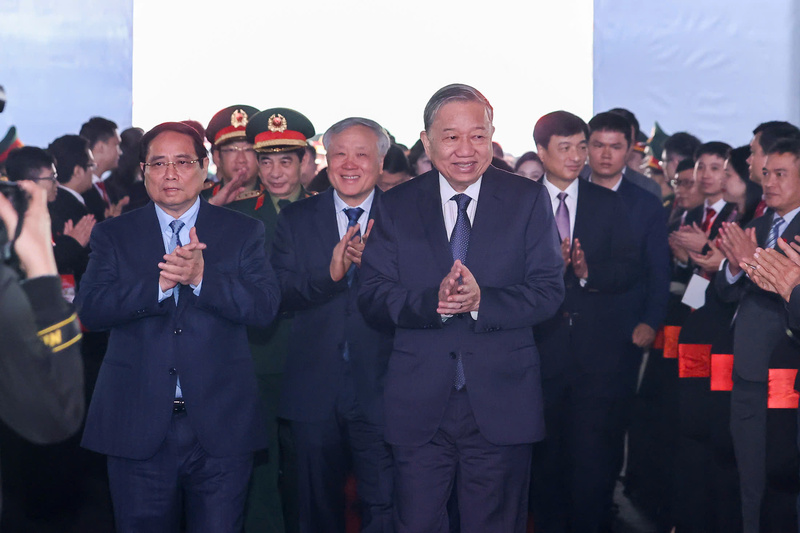 Tổng Bí thư Tô Lâm, Thủ tướng Chính phủ Phạm Minh Chính dự lễ khởi công nhà máy chế tạo chip bán dẫn đầu tiên tại Việt Nam. Ảnh: Nhật Bắc