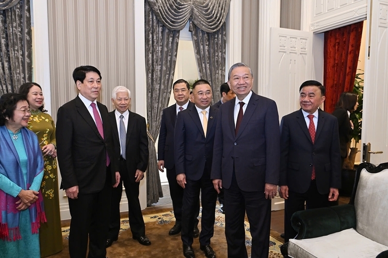 Tổng Bí thư Tô Lâm, Chủ tịch nước Lương Cường và các đại biểu tham quan công trình. Ảnh: QĐND