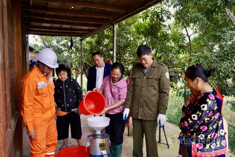 Có điện là mùa xuân về sớm hơn với đồng bào vùng cao Lai Châu.