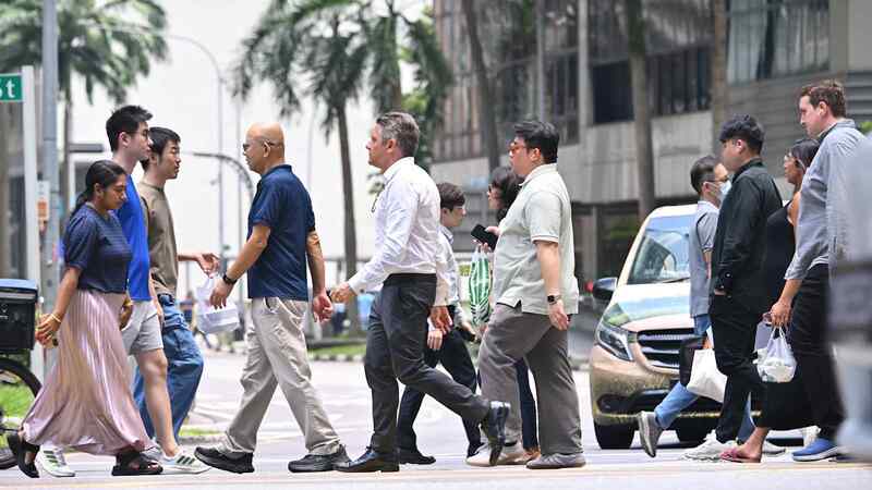 Singapore có chính sách thu hút lao động nước ngoài để bù đắp khoảng thiếu hụt về kỹ năng và kinh nghiệm. Ảnh: Nikkei Asia