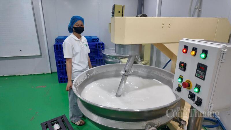 Tại Công ty Cổ phần Thực phẩm Sức khỏe Baker Baking Food, máy móc vận hành nhịp nhàng ngay từ những ngày đầu năm.