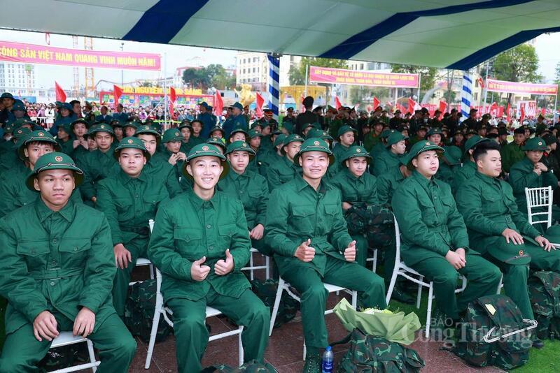 Các tân binh rạng rỡ, tự tin trong ngày hội tòng quân năm 2026.