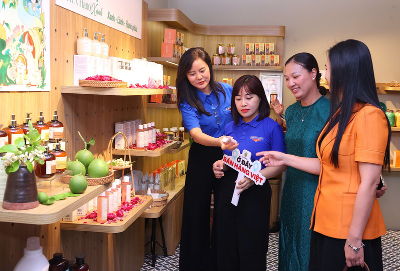 Khai mạc Không gian trưng bày, livestream 'Sức sống hàng Việt' lần 3 - 2