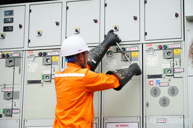 Ngành điện tích cực tuyên truyền và hướng dẫn người dân sử dụng điện tiết kiệm thông qua nhiều kênh thông tin. Ảnh: Hùng Mạnh