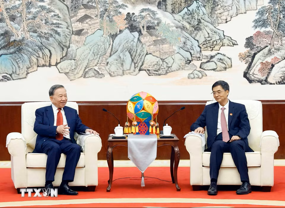 tong-bi-thu-chu-tich-nuoc-to-lam-hoi-kien-dong-chi-tran-cuong-uy-vien-trung-uong-dang-bi-thu-khu-uy-khu-tu-tri-dan-toc-choang-quang-tay-1604-3-1776353836186116377904.png