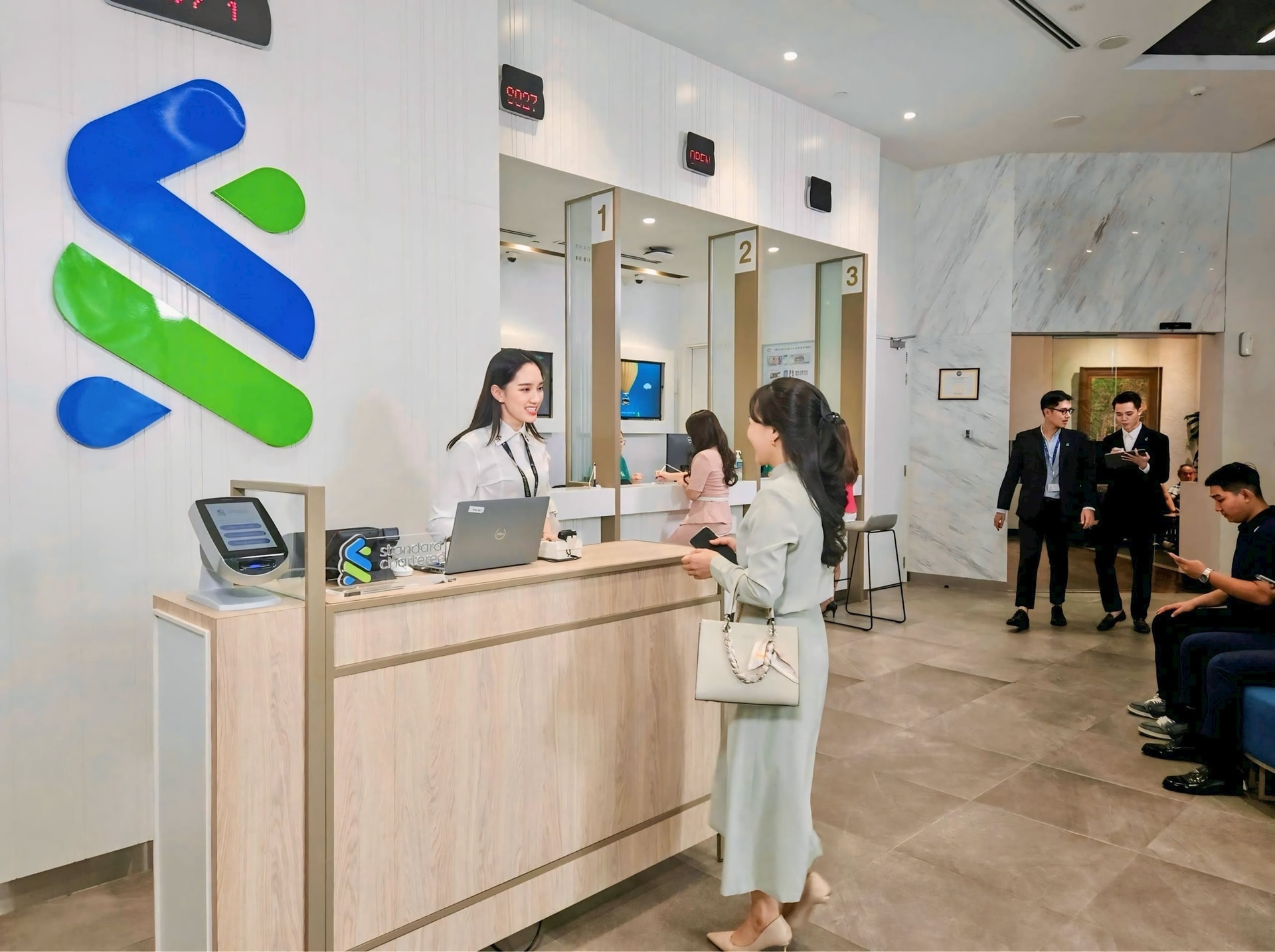 standard-chartered-branch-office-in-hannoi-1-.jpg