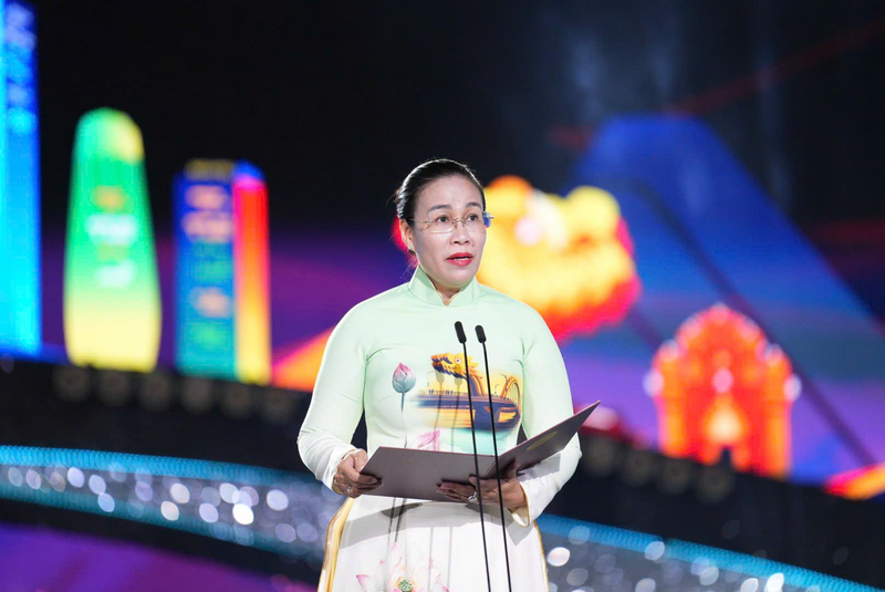 Bà Nguyễn Thị Anh Thi - Phó Chủ tịch UBND TP. Đà Nẵng phát biểu tại đêm chung kết DIFF 2026.