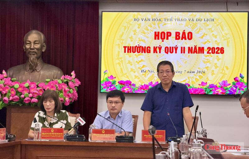 Cục trưởng Cục Báo chí Lưu Đình Phúc phát biểu tại họp báo. Ảnh: Bảo Thoa