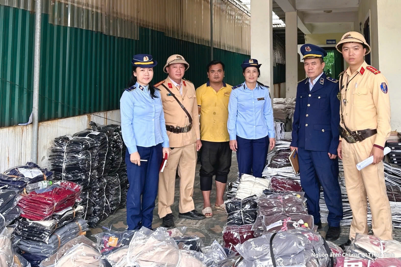 Công tác phối hợp giữa QLTT với các lực lượng chức năng như Công an, Bộ đội Biên phòng, Hải quan, Thuế và chính quyền địa phương đã được duy trì thường xuyên, chặt chẽ và hiệu quả. Ảnh: QLTT Hà Tĩnh