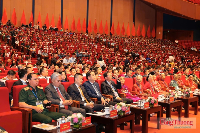 Hội nghị Tri ân người có công với cách mạng toàn quốc năm 2026 thu hút sự tham dự của lãnh đạo Đảng, Nhà nước và 310 người có công với cách mạng.
