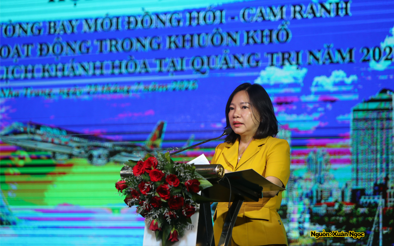 Bà Thái Thị Lệ Hằng, Giám đốc Sở Văn hóa, Thể thao và Du lịch tỉnh Khánh Hòa phát biểu tại hội nghị.