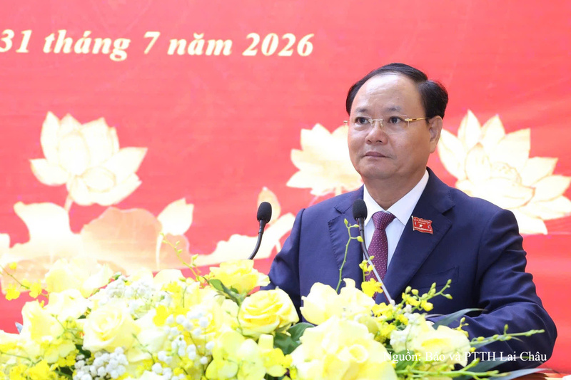 Bí thư Tỉnh ủy, Chủ tịch HĐND tỉnh Lai Châu Lê Minh Ngân phát biểu tại kỳ họp.