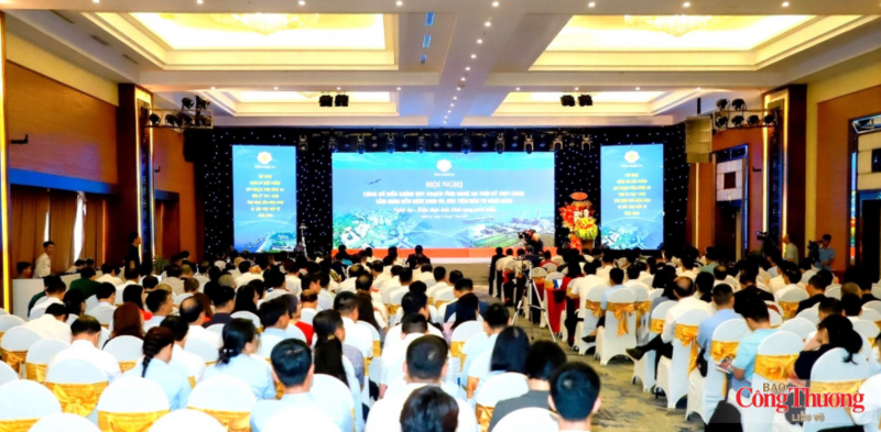 Đông đảo đại biểu tham dự hội nghị.