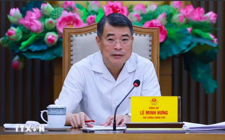 Thủ tướng Lê Minh Hưng chủ trì cuộc họp về Dự thảo Nghị định sửa đổi, bổ sung của Chính phủ về kinh doanh xăng dầu. (Ảnh: Dương Giang/TTXVN)