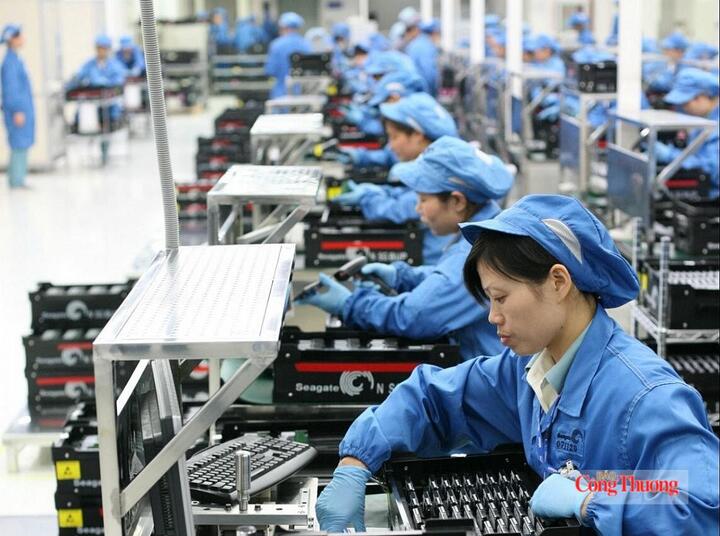 Nhu cầu toàn cầu đối với hàng hóa công nghệ gia tăng, cùng với việc AI ngày càng được ứng dụng rộng rãi, đang tạo thêm cơ hội cho tăng trưởng xuất khẩu của Việt Nam